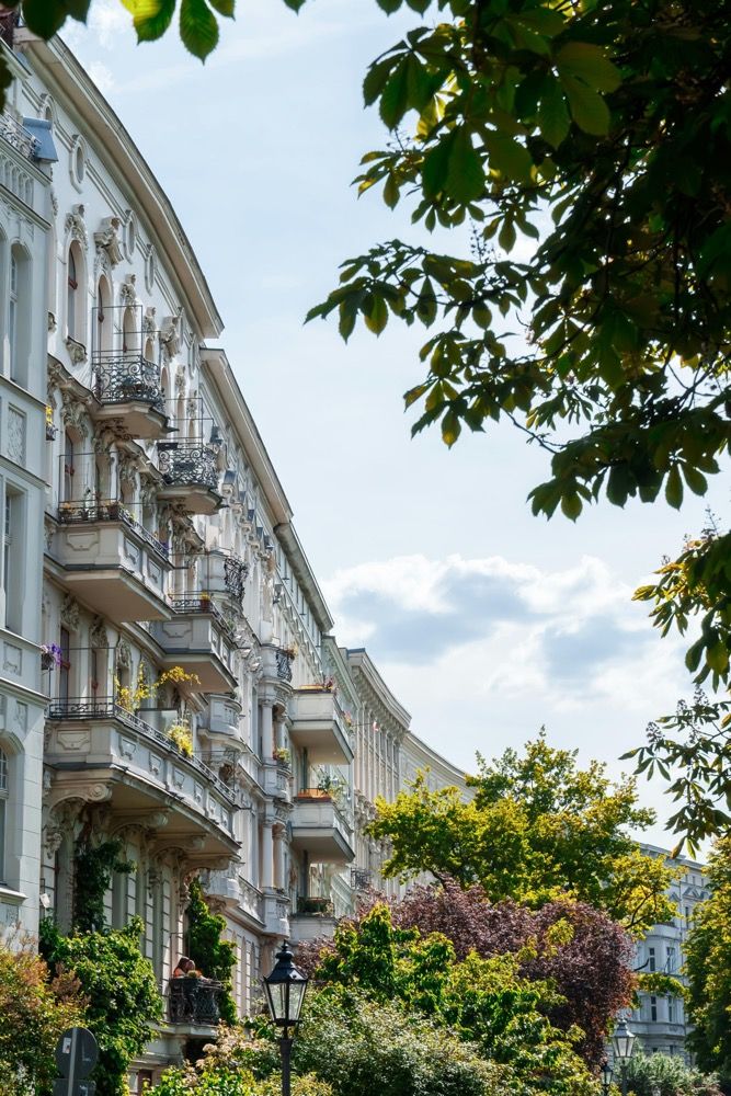 Wohngegend in Berlin mit Altbau-Fassaden